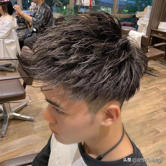 男性最新發(fā)型，心靈與自然的時(shí)尚之旅