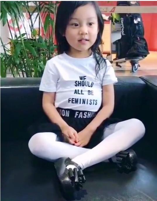 李小路女兒近照，自然美景中的探索之旅獨家曝光