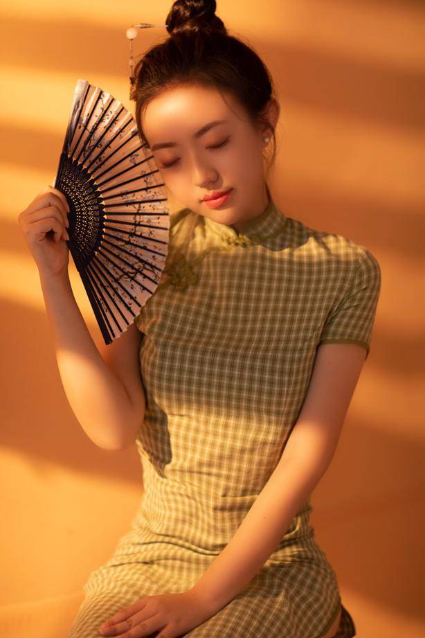 女演員古箏，與自然美景的邂逅，探尋內(nèi)心平和之聲