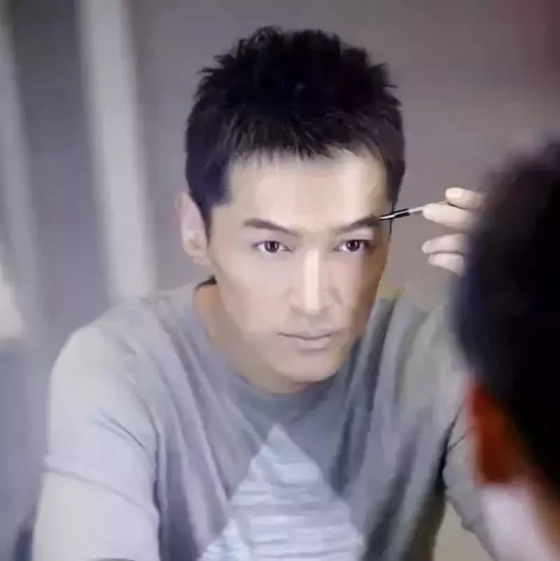 男明星與同性戀話題，理解與尊重的步驟指南