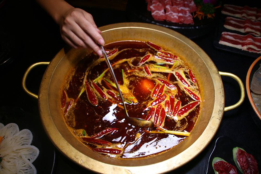 火鍋?zhàn)钚虏似?，味蕾冒險(xiǎn)之旅與自我成長的啟示探索